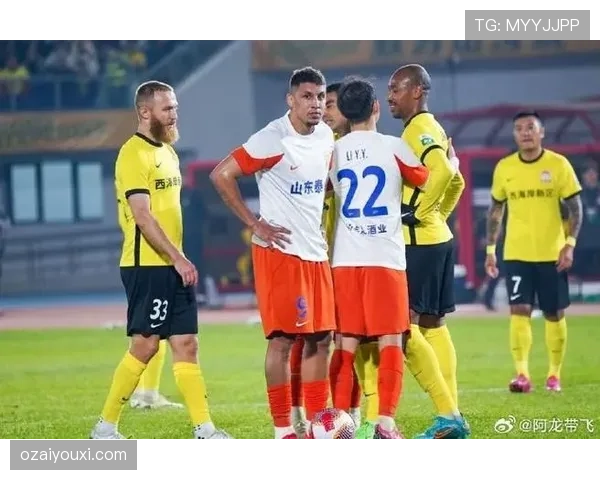 吐口水为何直接红牌？解析足球场上的暴力行为判罚规则